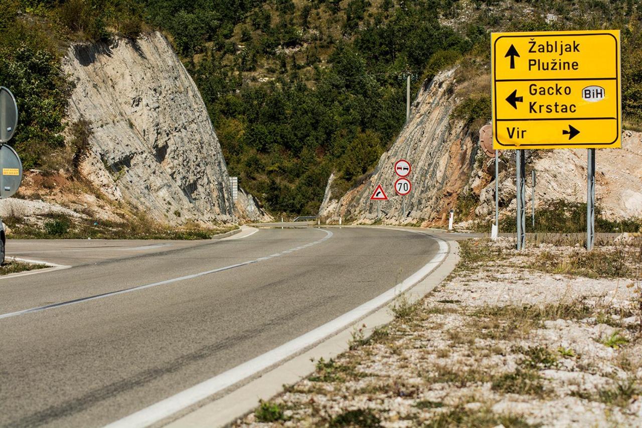 Nikšić Gazdinstvo Tadicゲストハウス エクステリア 写真
